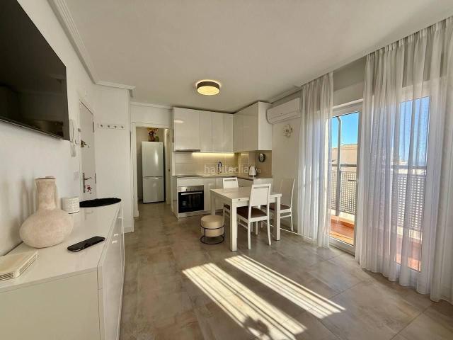 Ático en venta en Torrevieja, Nueva Torrevieja. Ático dúplex reformado con vistas al mar, 2 terrazas y parking. Áticos.