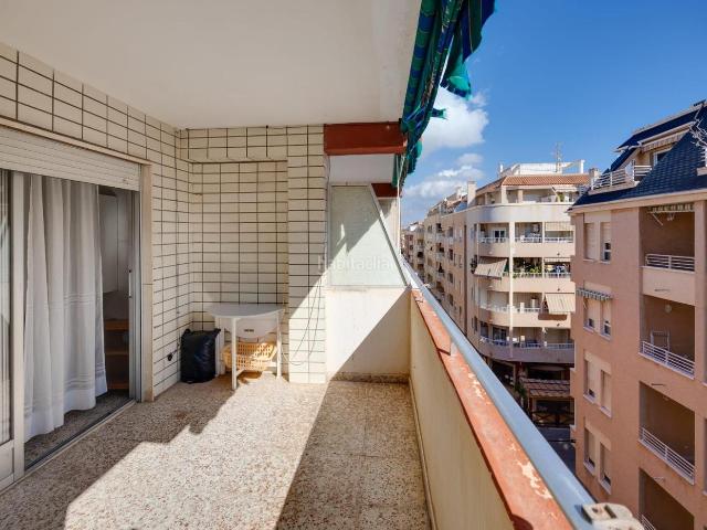 Ático en venta en Torrevieja, Avenida Habaneras Curva de Palangre. Ático con gran terraza y vistas laterales al mar Excelente ubicación. Áticos.