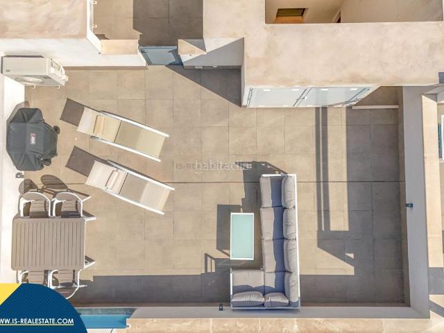 Ático en venta en Torrevieja, Avenida Habaneras Curva de Palangre. Ático con piscina comunitaria, en la provincia de Alicante, en la ciudad de Torrevieja, en el barrio de Playa del Cura. 1 habitaci.