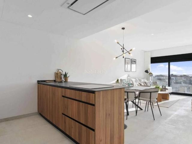 Ático en venta en Torrevieja, Aguas Nuevas. Ático de 2 dormitorios y 2 baños con piscina y jardín en Torrevieja. Áticos.