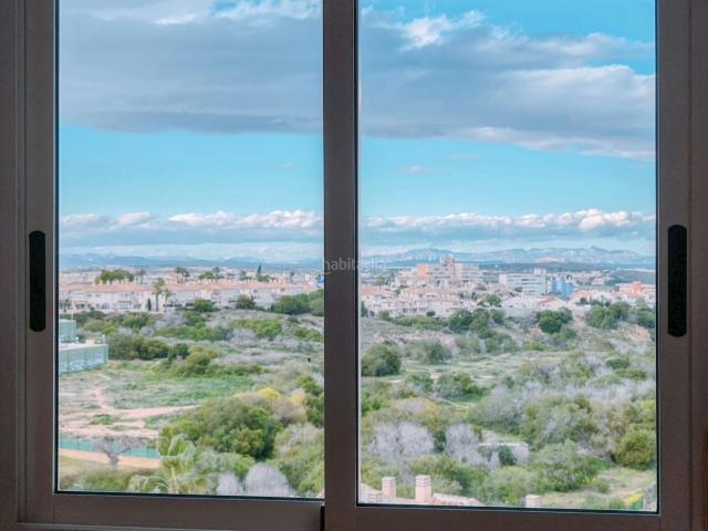 Ático en venta en Torrevieja, Aguas Nuevas. Increíble ático vistas al mar solarium priv. 40m piscina comunitaria. Áticos.