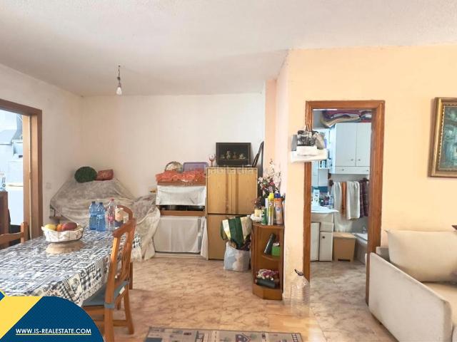 Ático en venta en Torrevieja, Antonio Machado. Ático con piscina comunitaria, en la provincia de Alicante, en la ciudad de Torrevieja. 2 habitaciones 69 m² 900 metros del ma. Áticos.