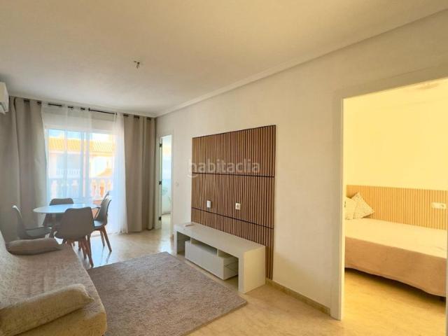 Ático en venta en Torrevieja, Antonio Machado. Ático con piscina comunitaria, en la provincia de Alicante, en la ciudad de Torrevieja, en el barrio de Playa del Cura. 2 habitaci. Áticos.