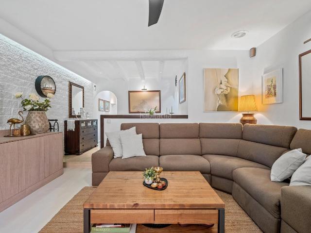Ático en venta en Torrevieja, Centro Muelle Pesquero. Aacutetico exclusivo con gran terraza en el corazoacuten de TorreviejaDescubre este magniacutefico aacutetico en cuarta y uacutelt. Áticos.