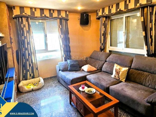 Ático en venta en Torrevieja, Centro Muelle Pesquero. Ático con terraza en la provincia de Alicante, en la localidad de Torrevieja, en el barrio de Playa del Cura. 4 habitaciones 118. Áticos.