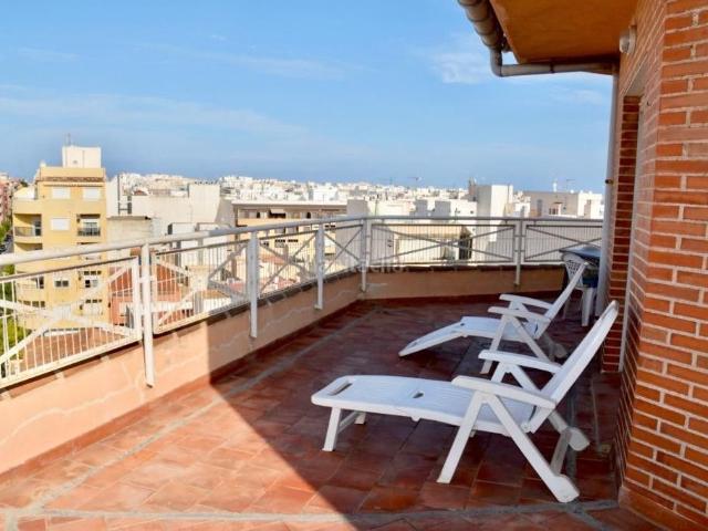 Ático en venta en Torrevieja, Centro Muelle Pesquero. iexclVENTA DE AacuteTICO EN TORREVIEJA!Te presentamos este fantaacutestico aacutetico en Torrevieja, una excelente oportunidad par. Áticos.