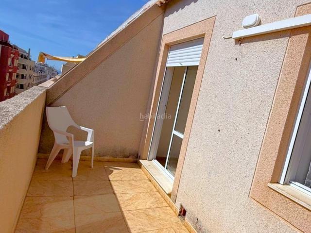Ático en venta en Torrevieja, El Molino. Ático céntrico y luminoso 4.ª planta aprox. 47 m2 terraza. Amplia terraza con orientación este, piscina comunitaria, y a tan sol. Áticos.