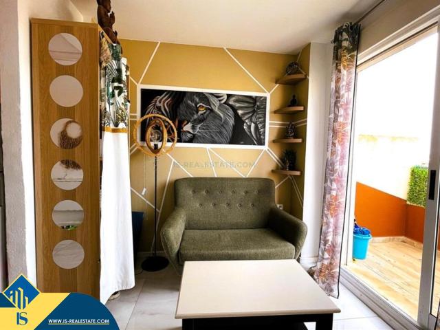 Ático en venta en Torrevieja, El Molino. Atico con terraza en Torrevieja, provincia de Alicante. 1 habitación 36 m² 800 metros al mar. Áticos.