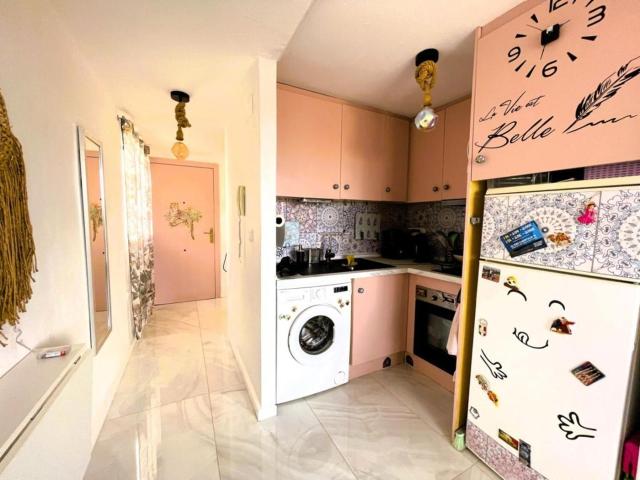 Ático en venta en Torrevieja, El Molino. Precioso ático de un dormitorio, a 10 minutos andando de la playa de El Acequión. Áticos.