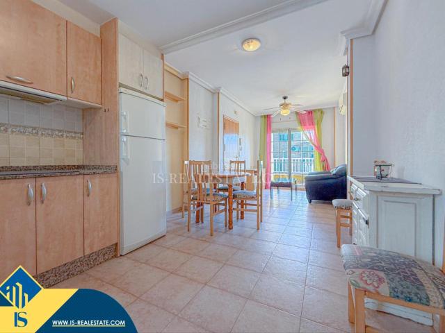 Ático en venta en Torrevieja, El Acequión. Ático con terraza en la provincia de Alicante, en Torrevieja, Playa del Acequión. 1 habitación 51 m² 150 metros al mar. Áticos.