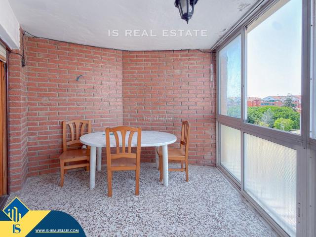 Ático en venta en Torrevieja, El Acequión. Ático con terraza, en la provincia de Alicante, en la ciudad de Torrevieja, en la zona de Playa del Acequión. 3 habitaciones 125. Áticos.
