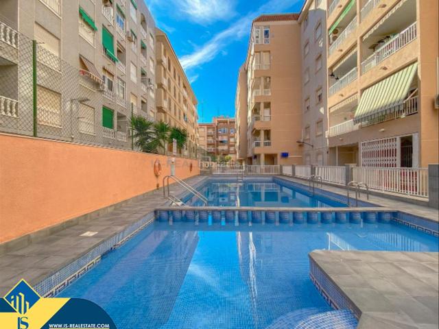 Ático en venta en Torrevieja, El Acequión. Ático con piscina comunitaria, en la provincia de Alicante, en la ciudad de Torrevieja, en la zona de Playa del Acequión. 2 habita. Áticos.