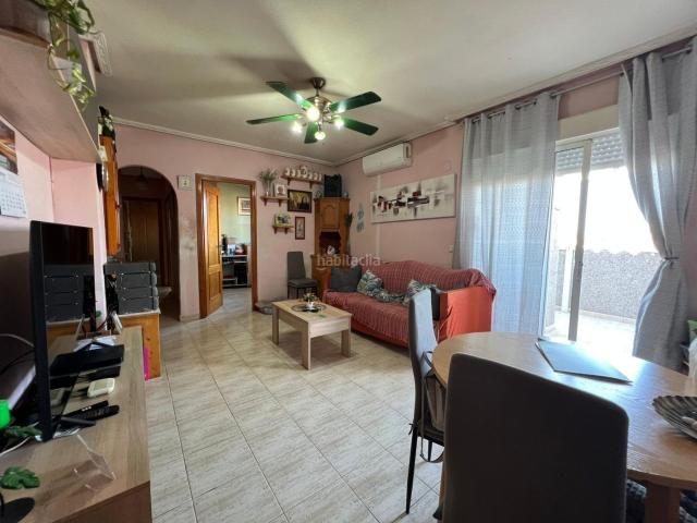 Ático en venta en Torrevieja, El Acequión. Ático de 3 dormitorios para reformar con amplia terraza a 100 metros de la Playa del Acequión. Áticos.