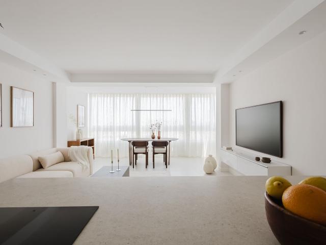 Ático en venta en Torrevieja, El Acequión. Sensación de ático exclusivo primera ocupación tras una reforma completa con vistas directas al mar. Áticos.