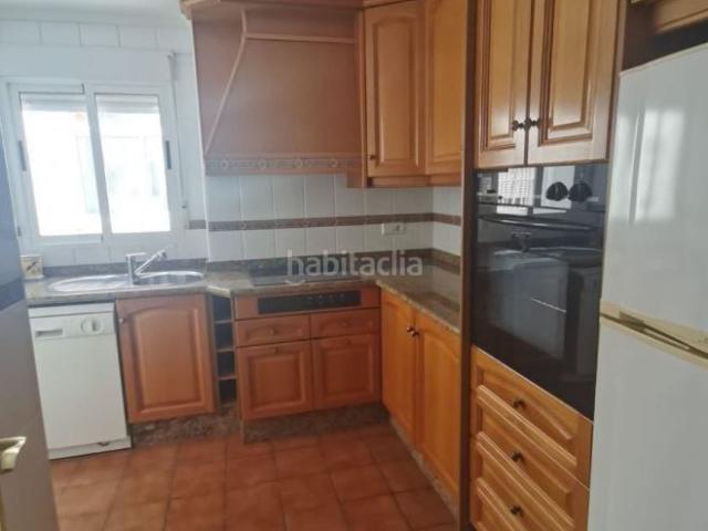 Ático en venta en Torrevieja, Gaspar Perelló. Ático con terraza en venta en la provincia de Alicante, Torrevieja, distrito de La Mata. 3 habitaciones 80 m² 100 metros del m. Áticos.