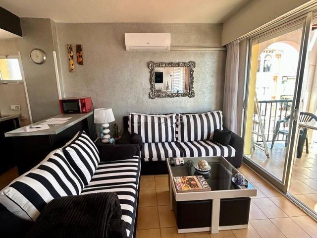 Ático en venta en Torrevieja, La Veleta. Ático dúplex con vistas al mar y amplia terraza a 550 metros de la playa Mar Azul Torrevieja 190.000. Áticos.
