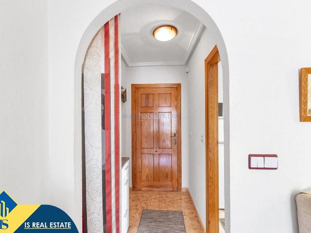 Ático en venta en Torrevieja, Las Piscinas Naturales. Ático con piscina comunitaria, en la provincia de Alicante, en la ciudad de Torrevieja. 3 habitaciones 87 m² 600 metros del ma. Áticos.