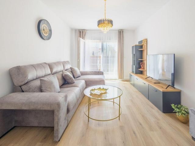 Ático en venta en Torrevieja, Las Piscinas Naturales. Ático reformado, luminoso y espacioso aprox. 115 m2 4.ª planta con gran terraza orientada al sur, a tan solo 100 m de Piscinas Na. Áticos.