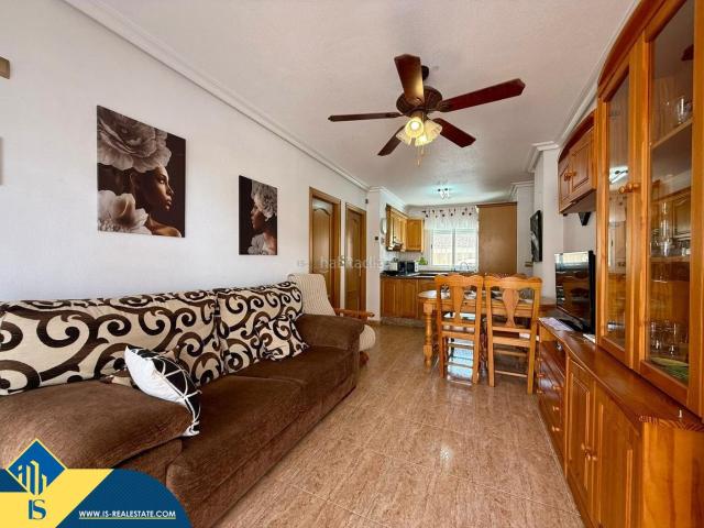 Ático en venta en Torrevieja, Los Europeos. Ático con terraza en la provincia de Alicante, en la localidad de Torrevieja, en el barrio de La Mata. 4 habitaciones 60 m² A. Áticos.