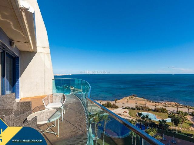 Ático en venta en Torrevieja, Punta Prima. Ático con piscina comunitaria, en la provincia de Alicante, en la ciudad de Torrevieja, en el barrio de Los Balcones. 2 habitacion. Áticos.