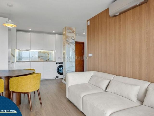 Ático en venta en Torrevieja, Punta Prima. Ático reformado con piscina comunitaria, en la provincia de Alicante, en la ciudad de Torrevieja, en el barrio de Los Balcones. 2. Áticos.