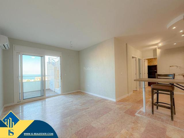 Ático en venta en Torrevieja, Torreblanca. Ático con piscina compartida en Torrevieja, provincia de Alicante. 2 habitaciones 81 m² 700 metros al mar. Áticos.