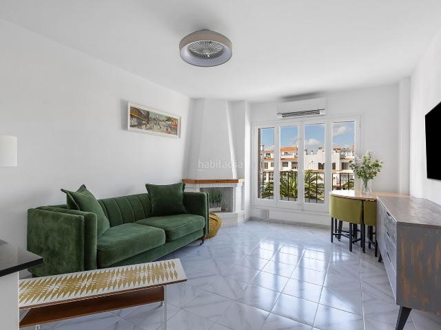 Ático en venta en Torrevieja, Torreblanca. Descubre este apartamento moderno perfectamente ubicado, con 1 amplio dormitorio y un gran solaacuterium privado con impresionante. Áticos.
