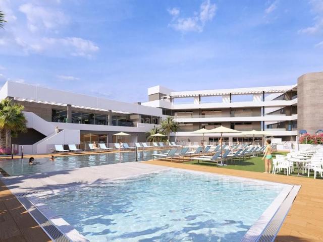 Ático en venta en Torrevieja, Zona Carrefour Urbanizaciones. Ático de 2 dormitorios y 2 baños con piscina y jardín en Torrevieja. Áticos.