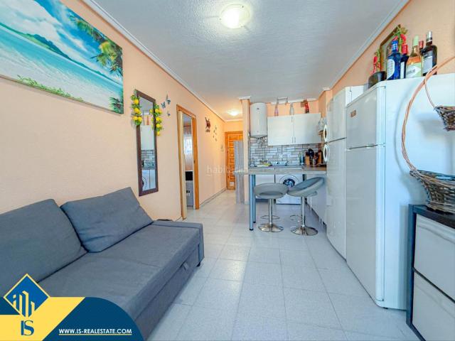 Ático en venta en Torrevieja, Zona Carrefour Urbanizaciones. Ático reformado con terraza, en la provincia de Alicante, en la localidad de Torrevieja, en la pedanía de Torreta. 1 habitación. Áticos.