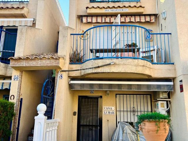 Ático en venta en Torrevieja, Zona Carrefour Urbanizaciones. Encantador apartamento en planta alta en San Luis ndash TorreviejaUbicado en la conocida urbanizacioacuten de San Luis, este cuida.