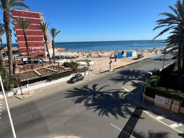 Ático en venta en Torrevieja, Zona los Frutales. Ático con piscina comunitaria, en la provincia de Alicante, en la ciudad de Torrevieja, en la zona de Playa de los Locos. 1 dormit. Áticos.
