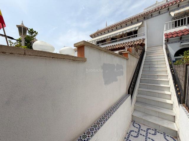 Ático en venta en Torrevieja, Zona los Frutales. Se vende bungalow en planta alta con terraza privada y vistas panoraacutemicas al mar en Los Frutales, Torrevieja Se ofrece un ac. Áticos.