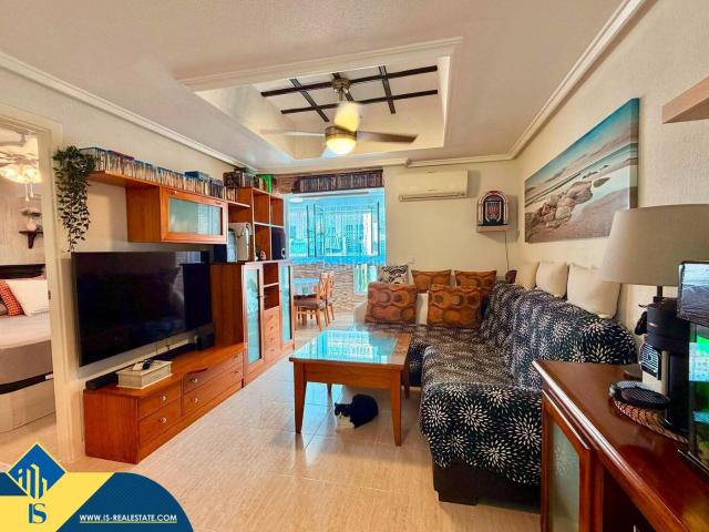 Ático en venta en Torrevieja, Zona Playa de los Locos. Ático con terraza, en la provincia de Alicante, en la ciudad de Torrevieja, en la zona de Playa de los Locos. 2 habitaciones 58. Áticos.