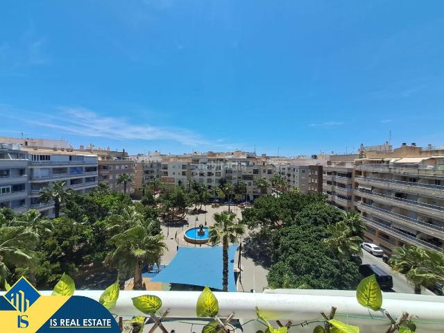 Ático en venta en Torrevieja, Zona Playa de los Locos. Ático con terraza en venta en la provincia de Alicante, Torrevieja, Playa del Cura. 2 habitaciones 78 m² 200 metros del mar. Áticos.