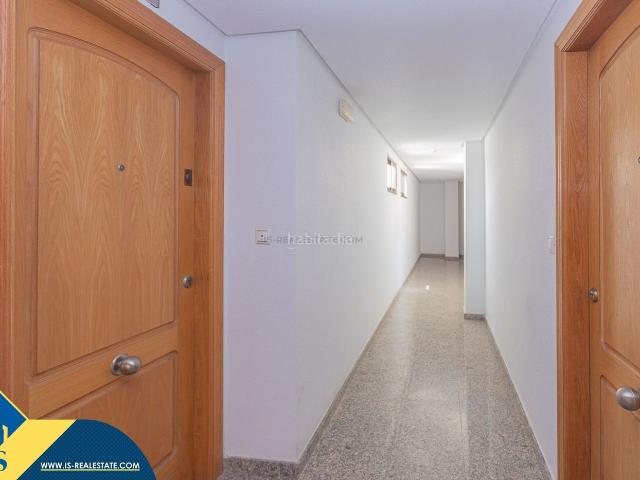 Ático en venta en Torrevieja, Zona Playa de los Locos. Ático con piscina comunitaria, en la provincia de Alicante, en la ciudad de Torrevieja, en la zona de Playa de los Locos. 3 habita. Áticos.