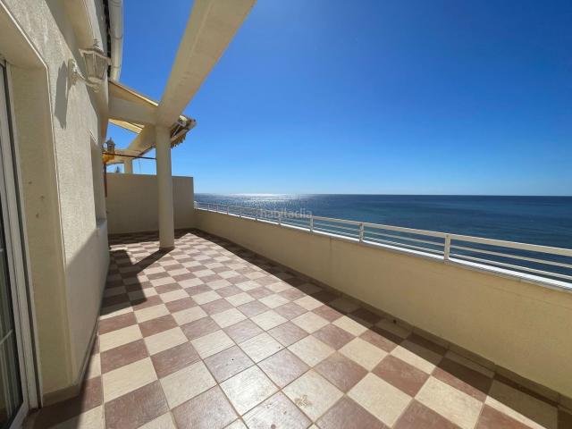 Ático en venta en Torrevieja, Zona Playa de los Locos. Ático exclusivo en primera línea de mar en Playa de Los Locos Torrevieja. Áticos.