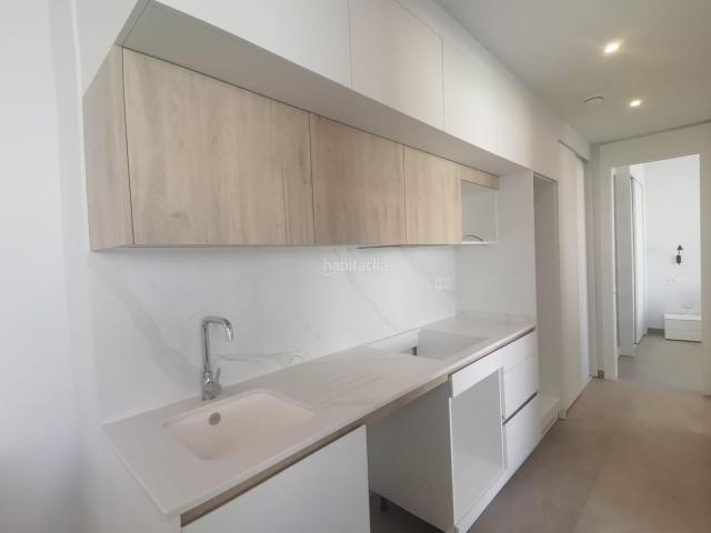 Ático en venta en Torrevieja, Zona Playa de los Locos. Ático llave en mano de 2 dormitorios con amplia terraza a 50m de la playa a la venta en Torrevieja. Áticos.