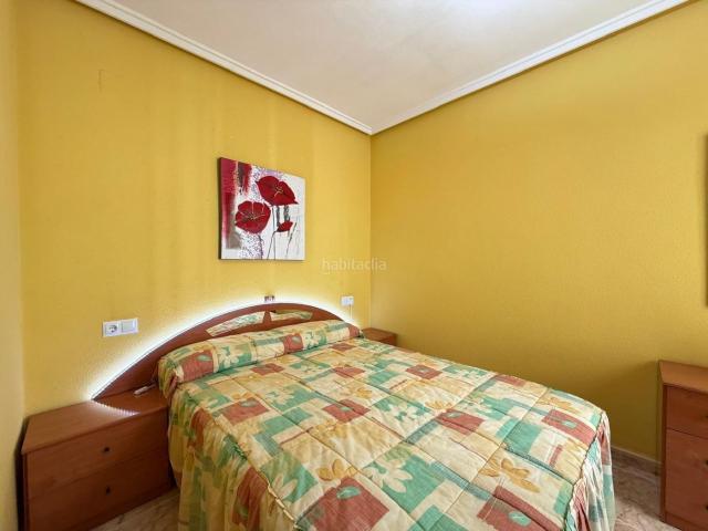 Ático en venta en Torrevieja, Zona Playa del Cura. ÁTICO CON VISTAS AL MAR EN AV. DE LAS HABANERAS CON PLAZA DE GARAJE MUY GRANDE INCLUIDO. 2 DORM. 1 BAÑO. SUPERFICIE DE 72 M2. Áticos.