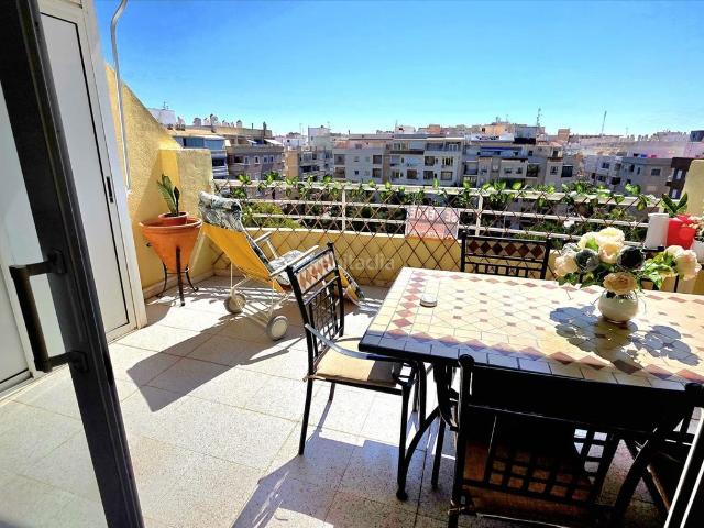 Ático en venta en Torrevieja, Zona Playa del Cura. ÁTICO, con vistas frontales al parque y laterales al mar. Áticos.