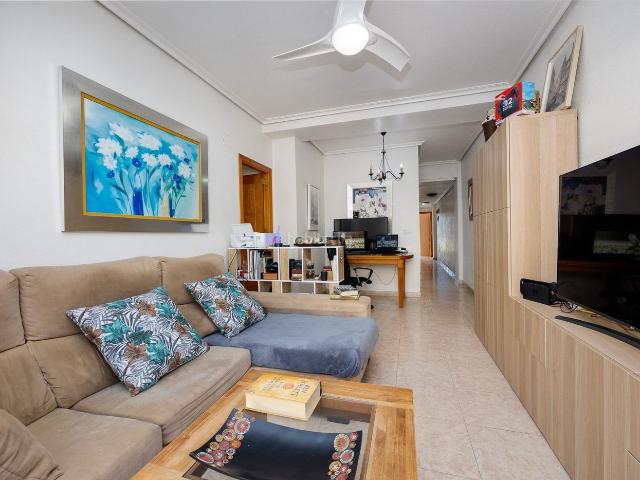 Ático en venta en Torrevieja, Zona Playa del Cura. Ático luminoso con garaje, terrazas y solárium en Playa del Cura. Áticos.