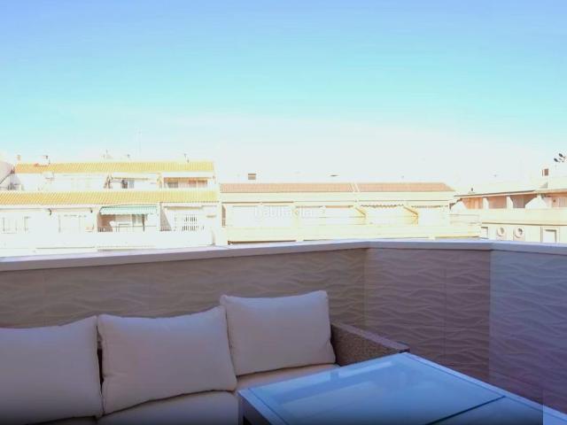 Ático en venta en Torrevieja, Zona Playa del Cura. ÁTICO LUMINOSO EN EL CENTRO DE LA CIUDAD, A SOLO 350 METROS DE LA PLAYA. Áticos.