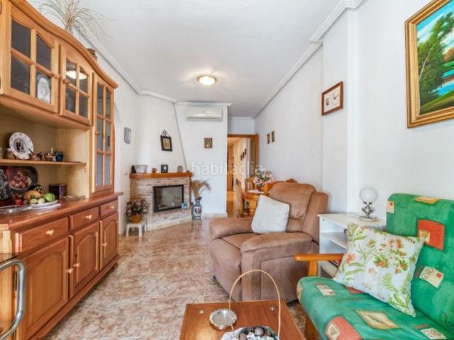 Ático en venta en Torrevieja, Zona Playa del Cura. Presentamos este exclusivo aacutetico en la calle Caballero de Rodas, una de las zonas maacutes demandadas de Torrevieja. Con 85 m. Áticos.