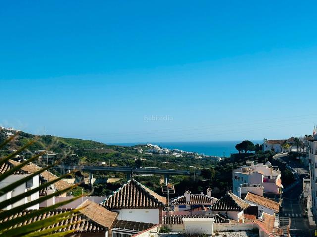 Ático en venta en Torrox, Torrox Pueblo. Ático dúplex en venta en Torrox con terrazas, jacuzzi y vistas al mar. Áticos.