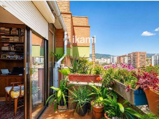 Ático en venta en travesía De Les Corts, Barcelona, de 67 m² 3 habitaciones por 240.000