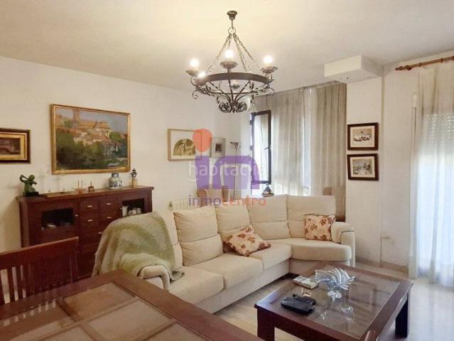 Ático en venta en Valdepeñas. Atico en venta en Centro, 4 dormitorios. Áticos.