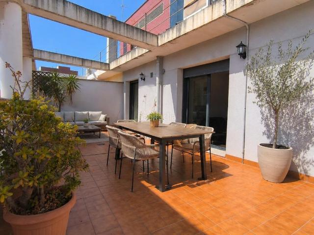 Ático en venta en Valencia, Barrio Benicalap. Ático con terraza y máxima conectividad en Benicalap. Áticos.