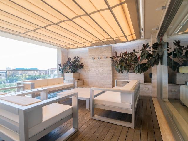 Ático en venta en Valencia, Gran Via. Ático exclusivo con vistas al Turia, gran terraza y parking. Áticos.