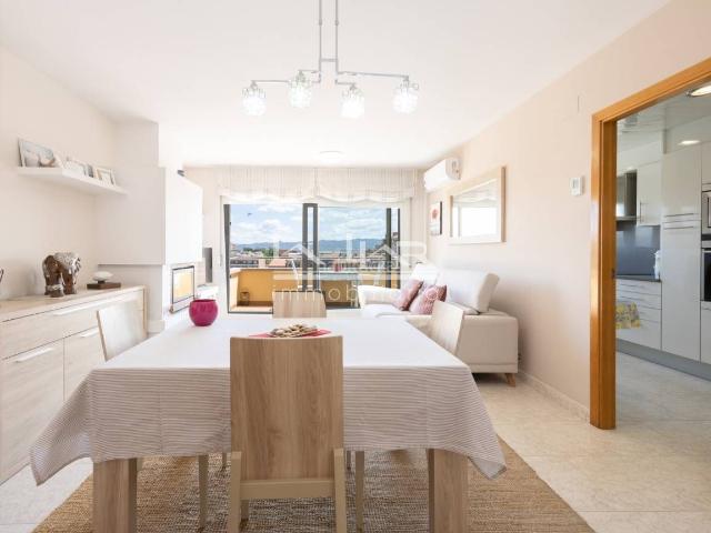 Ático en venta en Vic, Nord. Ático dúplex en venta en la calle del Norte. Áticos.