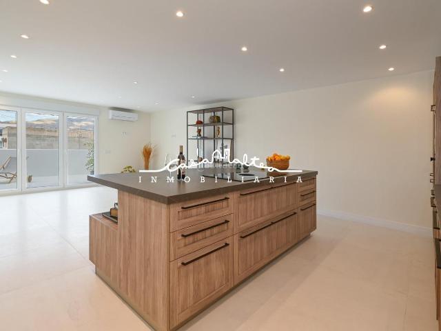 Ático en venta en Vila Joiosa la, Centro Urbano. EN VENTA ÁTICO DE LUJO REFORMADO EN VILLAJOYOSA. Áticos Vila Joiosa.