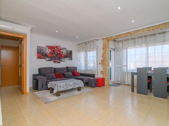 Ático en venta en Viladecans, Centre. Exclusivo ático reformado, de antes 3 habitaciones, con ascensor en el casco antiguo de Viladecans. Áticos.